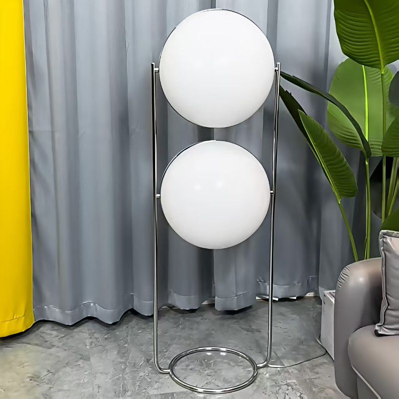 Interior Design Years - Nordycka lampa podłogowa w stylu średniowiecznym,